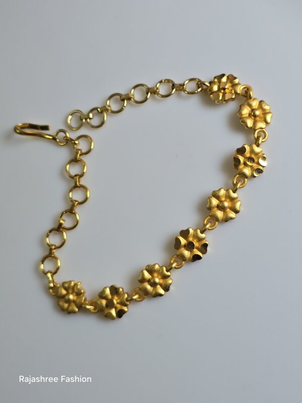 foaming floral bracelet
