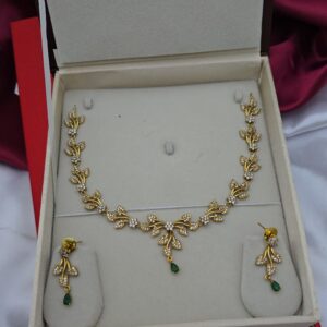 Premium matt ad emeralad white necklace
