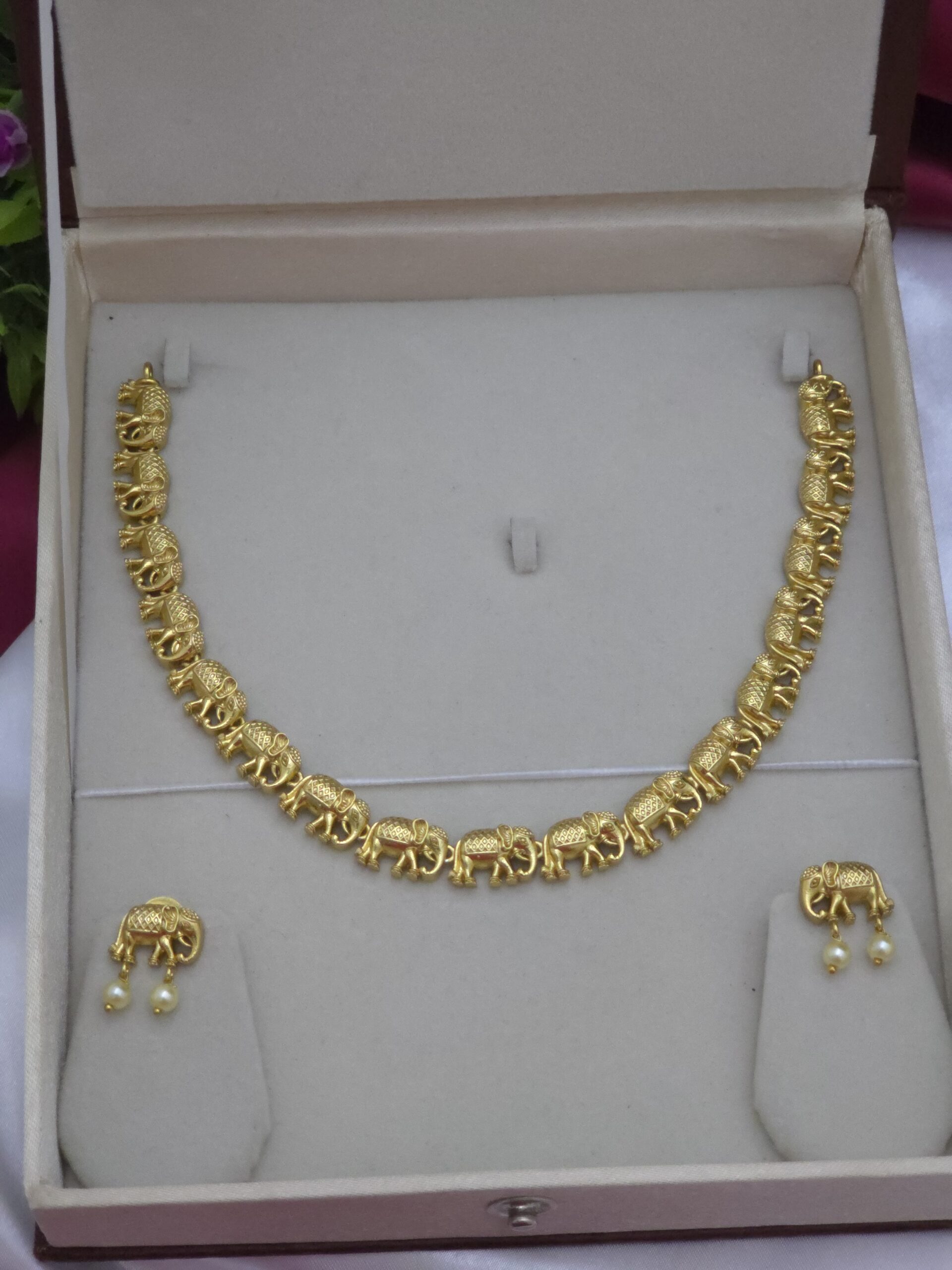 Premium antique finish elephant necklace