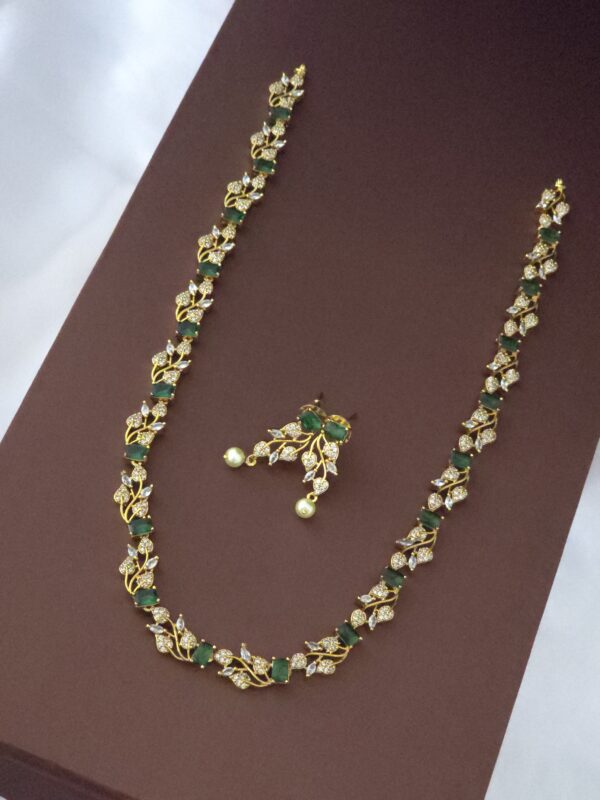 Premium ad emerald necklace