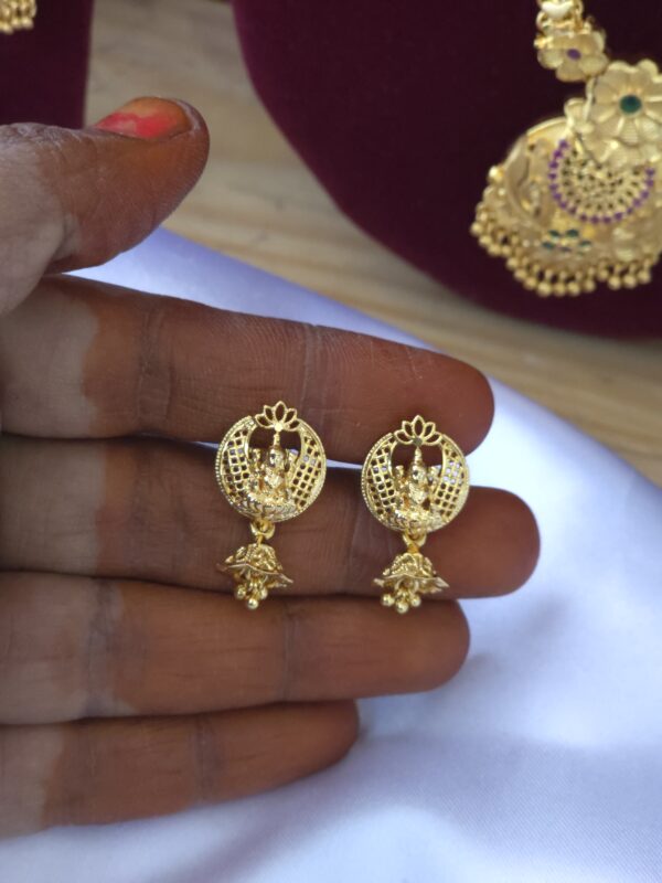 Premium gold look foaming earing