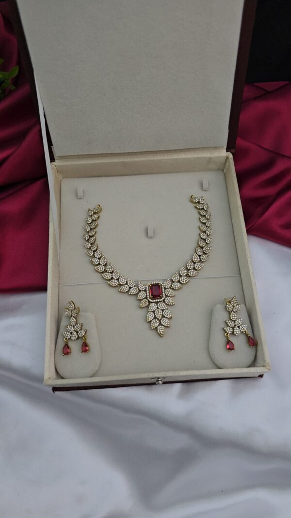  Premium ad diamond look necklace