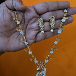 Premium ad diamond look necklace