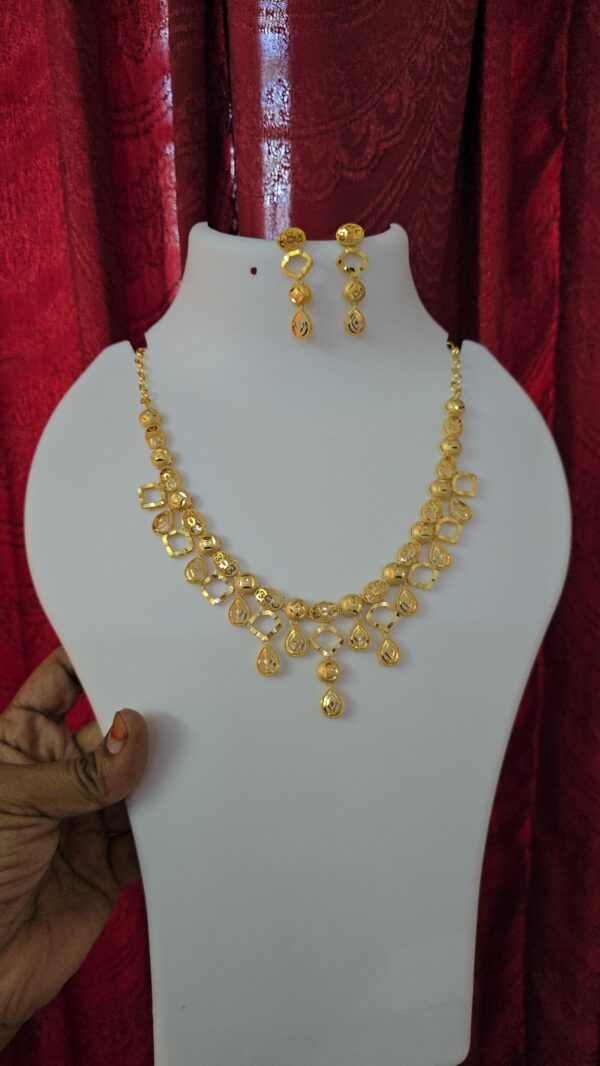  Premium foaming Turkish Necklace with stud