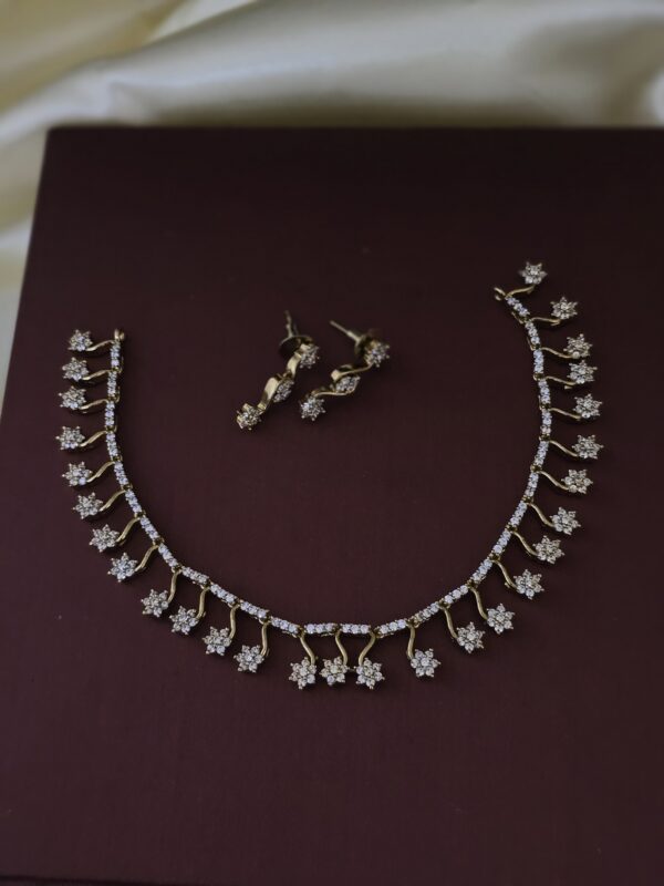 Premium ad diamond look necklace with stud