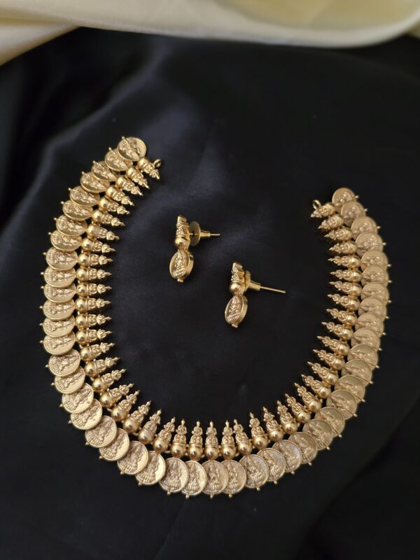 Premium matt coin peacock necklace with stud