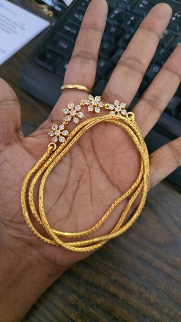 foaming diamond look mugappu chain