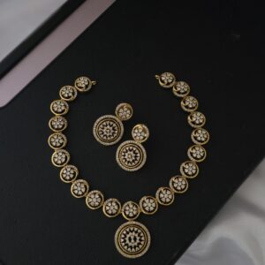 Premium ad diamond look necklace with stud