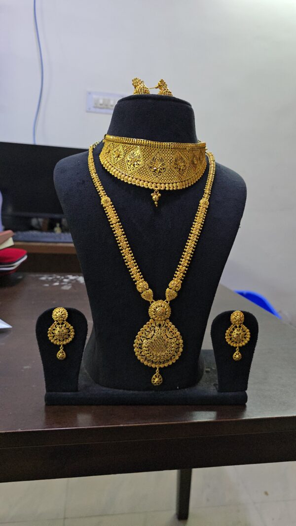 Premium foaming choker comes haram with jhumka 