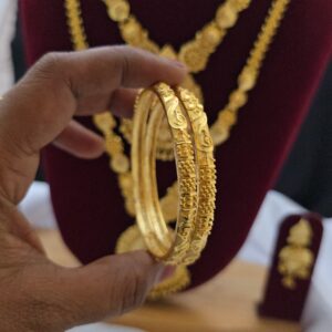 Premium foaming real gold tone bangle