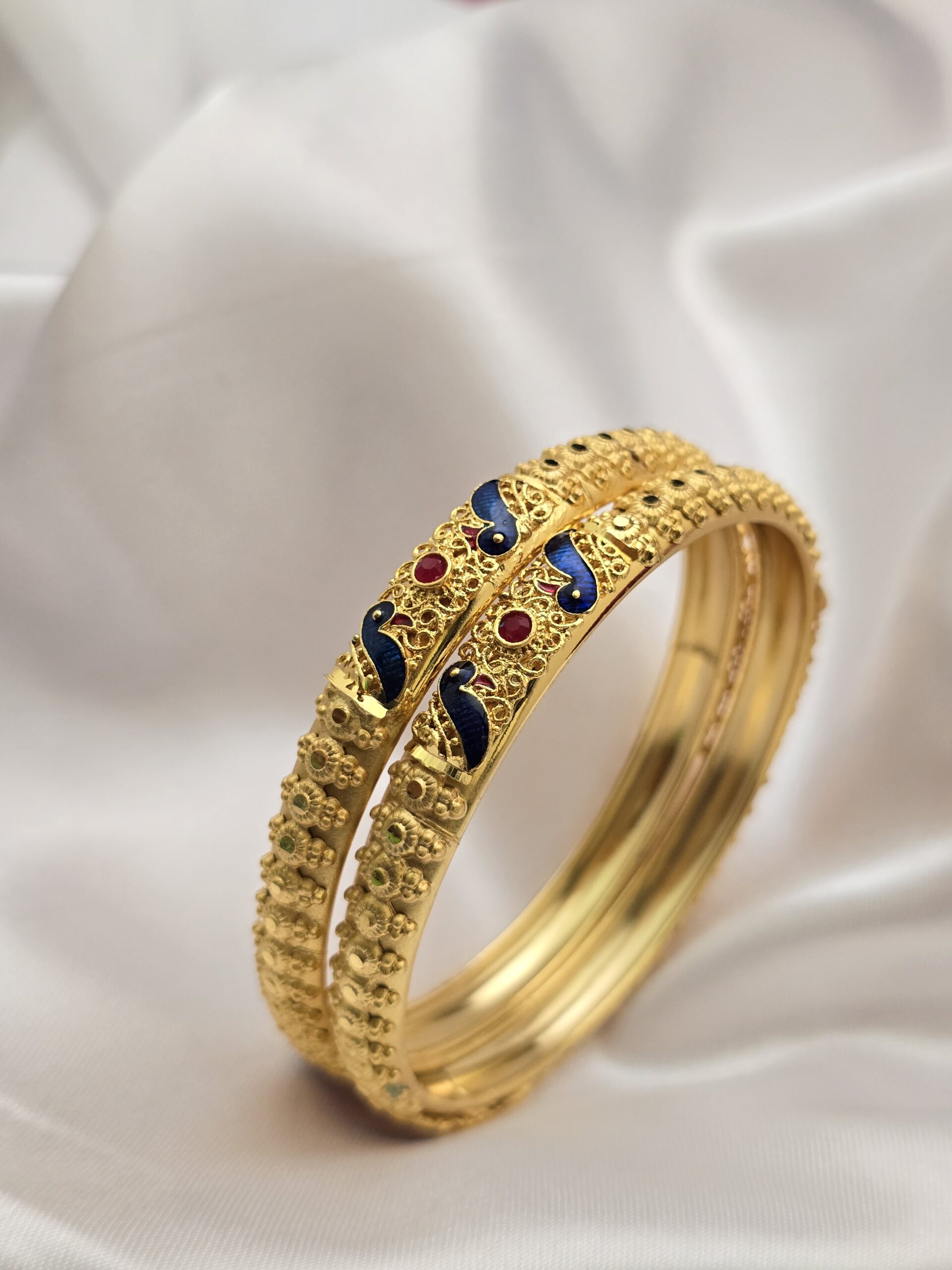 Premium foaming peacock enamel bangle