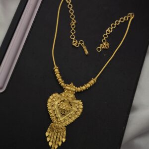 Premium foaming plain necklace  comes real gold tone