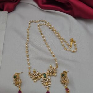 Premium Pearl 24 inches come ad dollar chain with studPremium Pearl 24 inches come ad dollar chain with stud