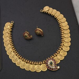 Premium mat lakshmi coin necklace comes with stud