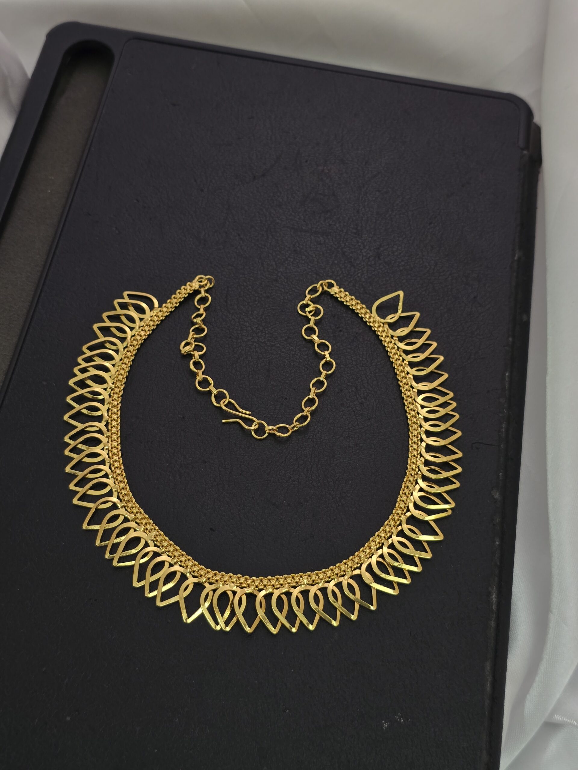 Premium foaming plain necklace