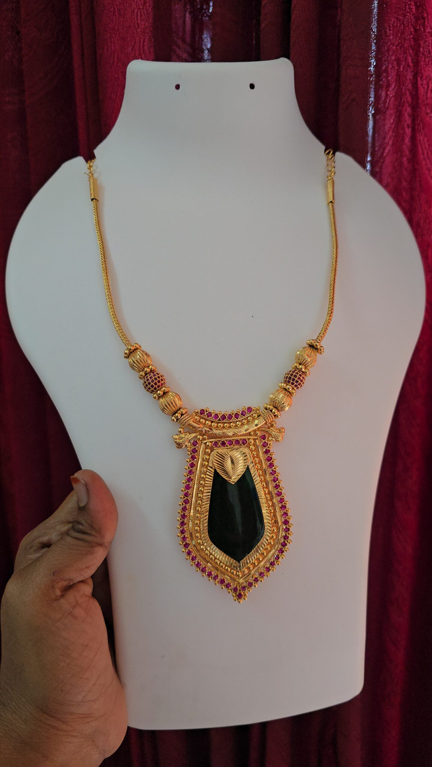 Premium foaming palak necklace