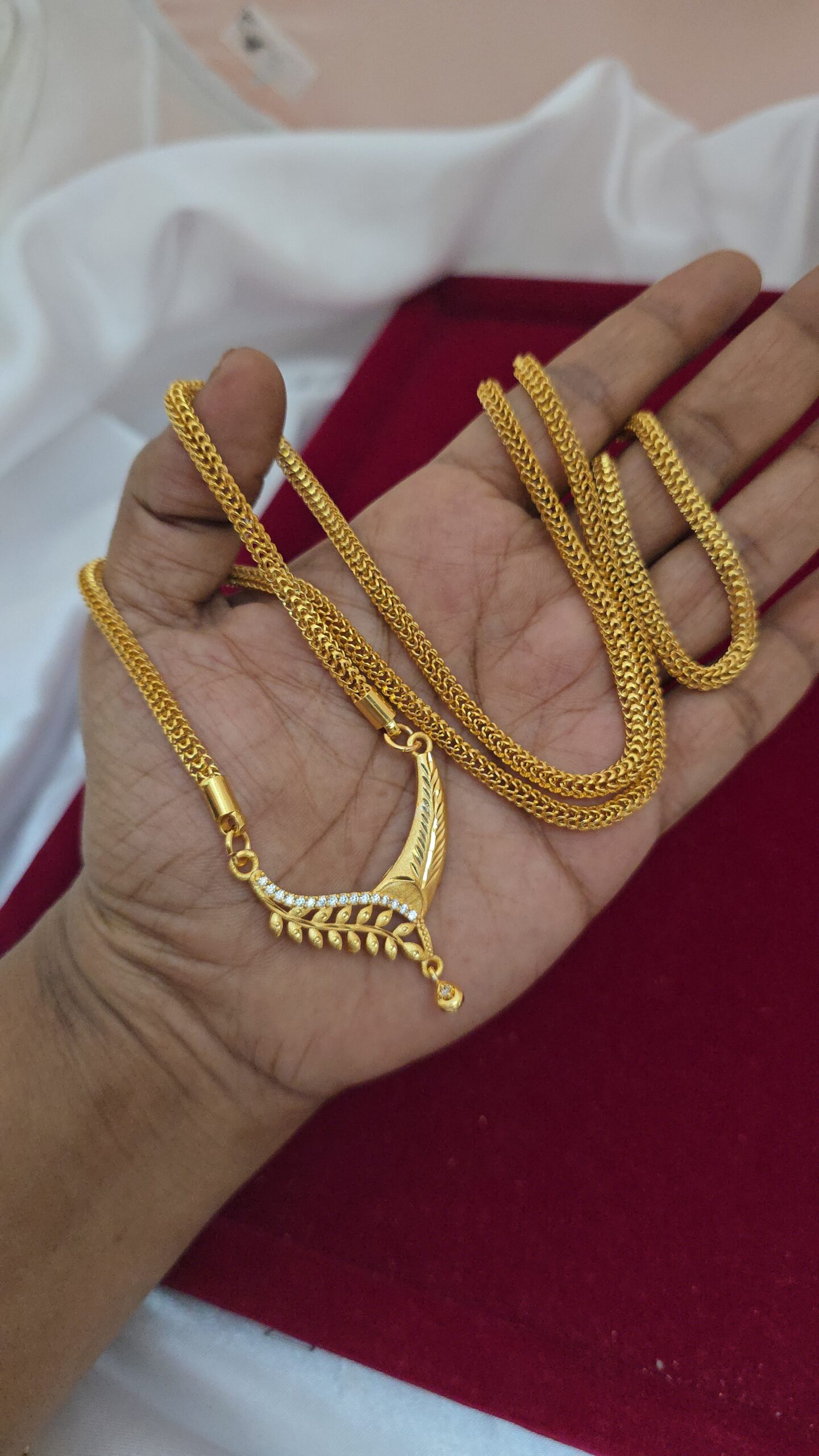 Premium foaming dollar chain 24 inch