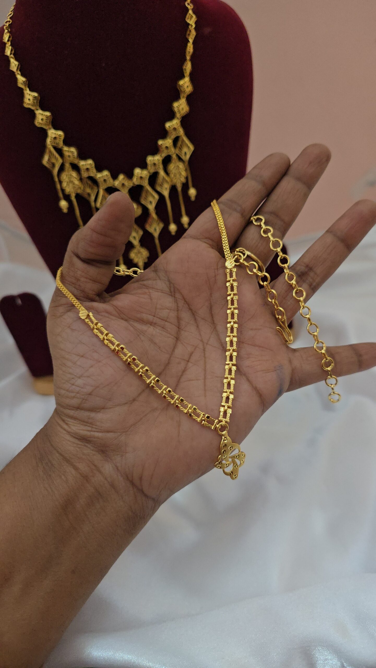 Premium foaming ruby stone necklace