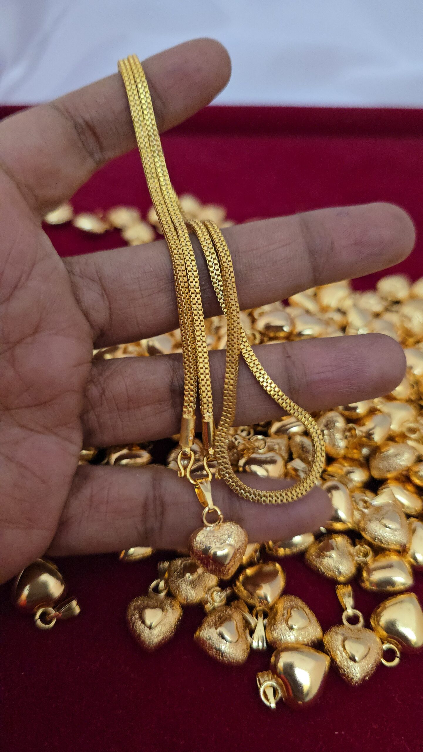 Premium foaming 18inch heart dollar chain