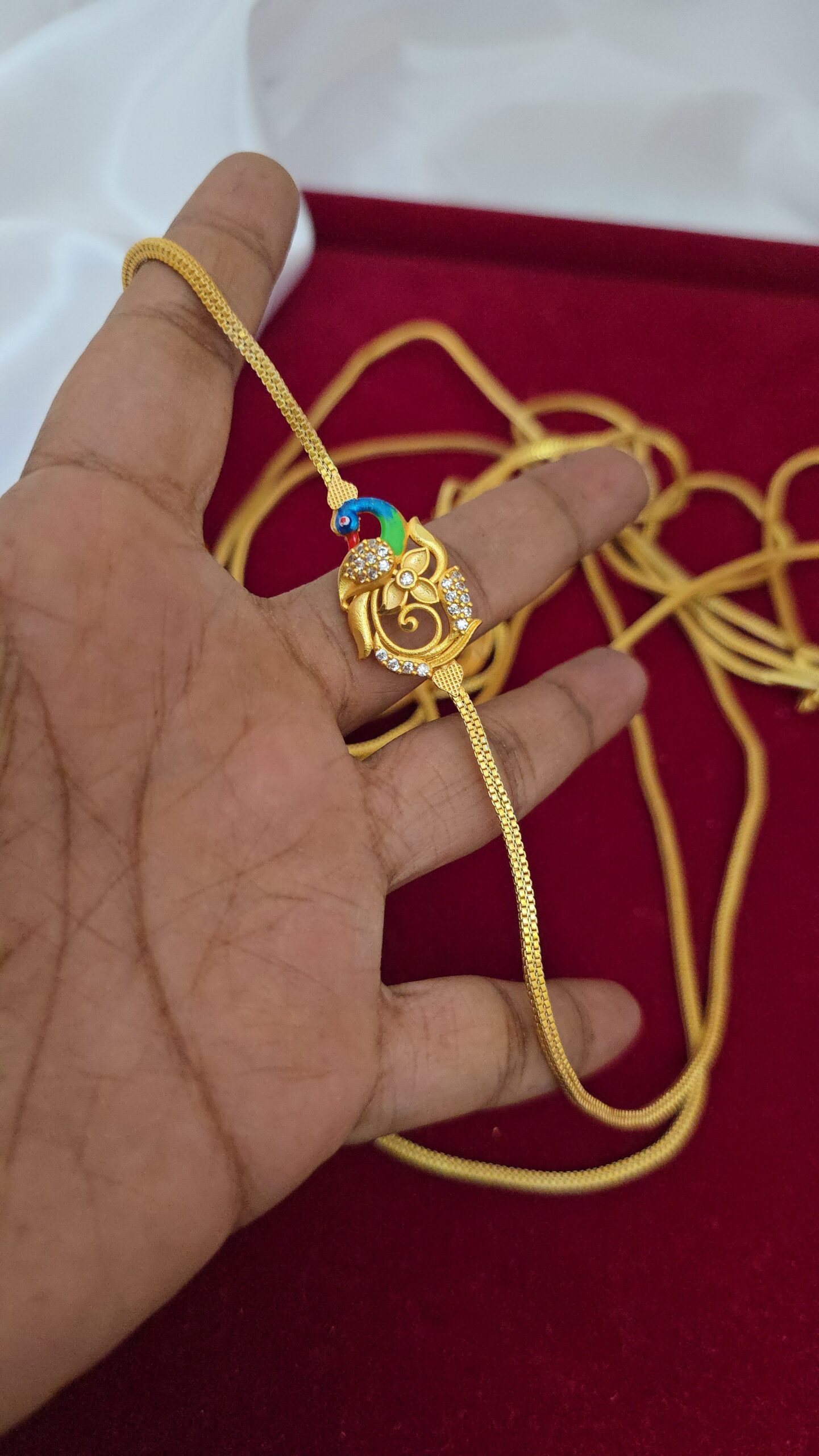 Premium foaming enamel peacock mugappu chain with stones