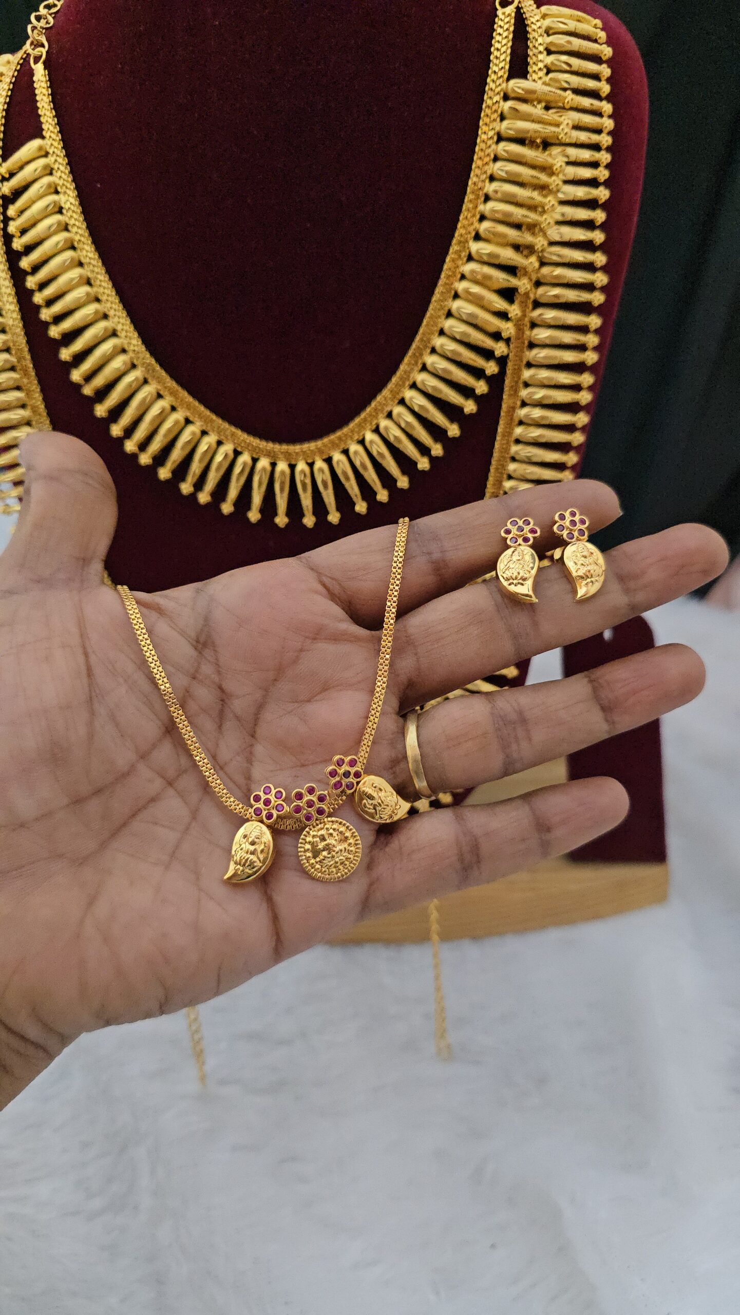 Premium foaming kemp lakshmi necklace with earings