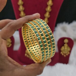 Premium foaming emarald uncut bangle 1pair 