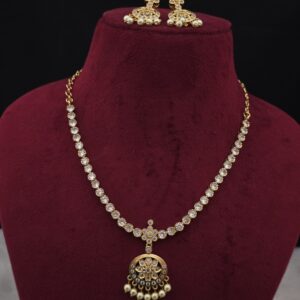 Premium matt white kemp necklace