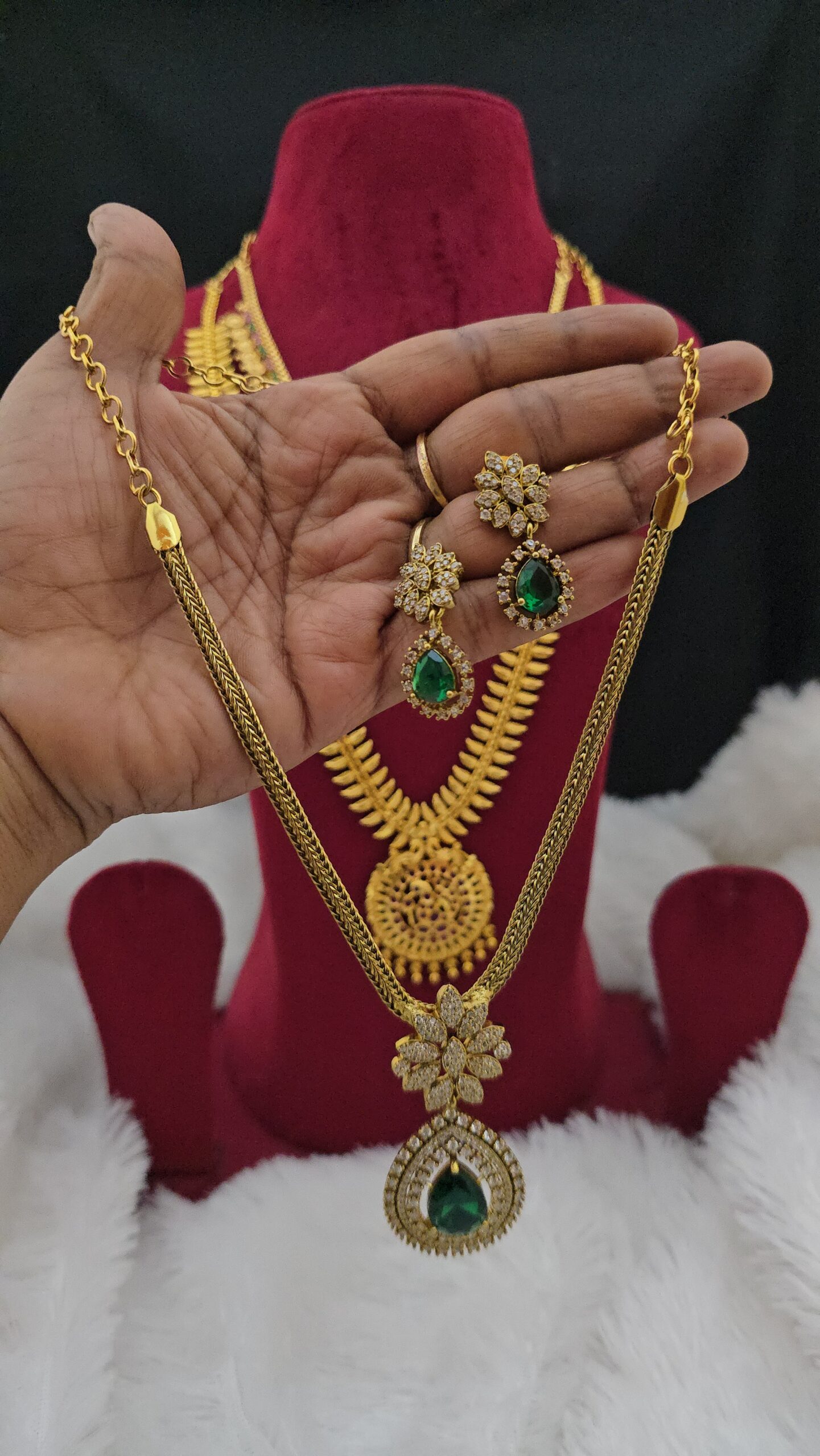 Premium quality Emerald necklace