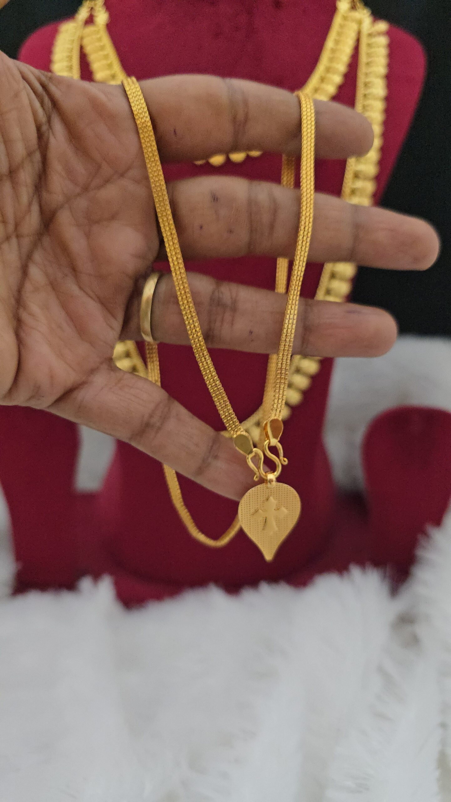 Premium foaming 18 inch cross dollar chain