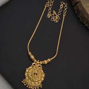 Premium foaming peacock ball necklace 