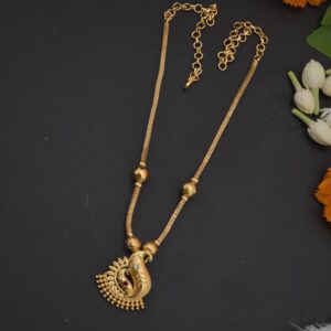 Premium foaming peacock necklace