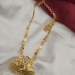 Premium foaming peacock necklace