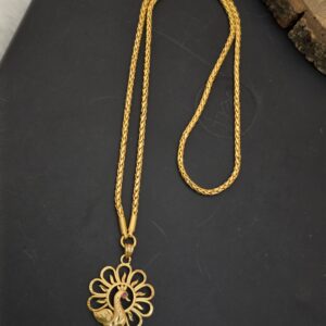 Premium foaming peacock dollar chain