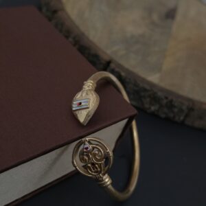 Premium impon enamel om vel adjustable bracelet