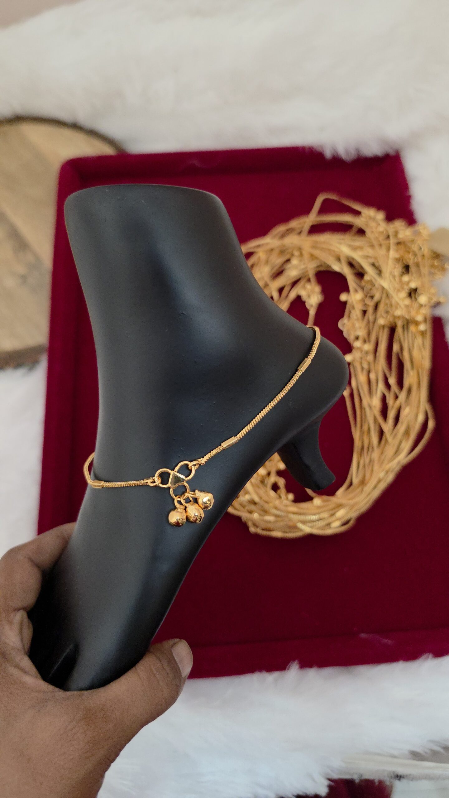Premium foaming sounding anklets