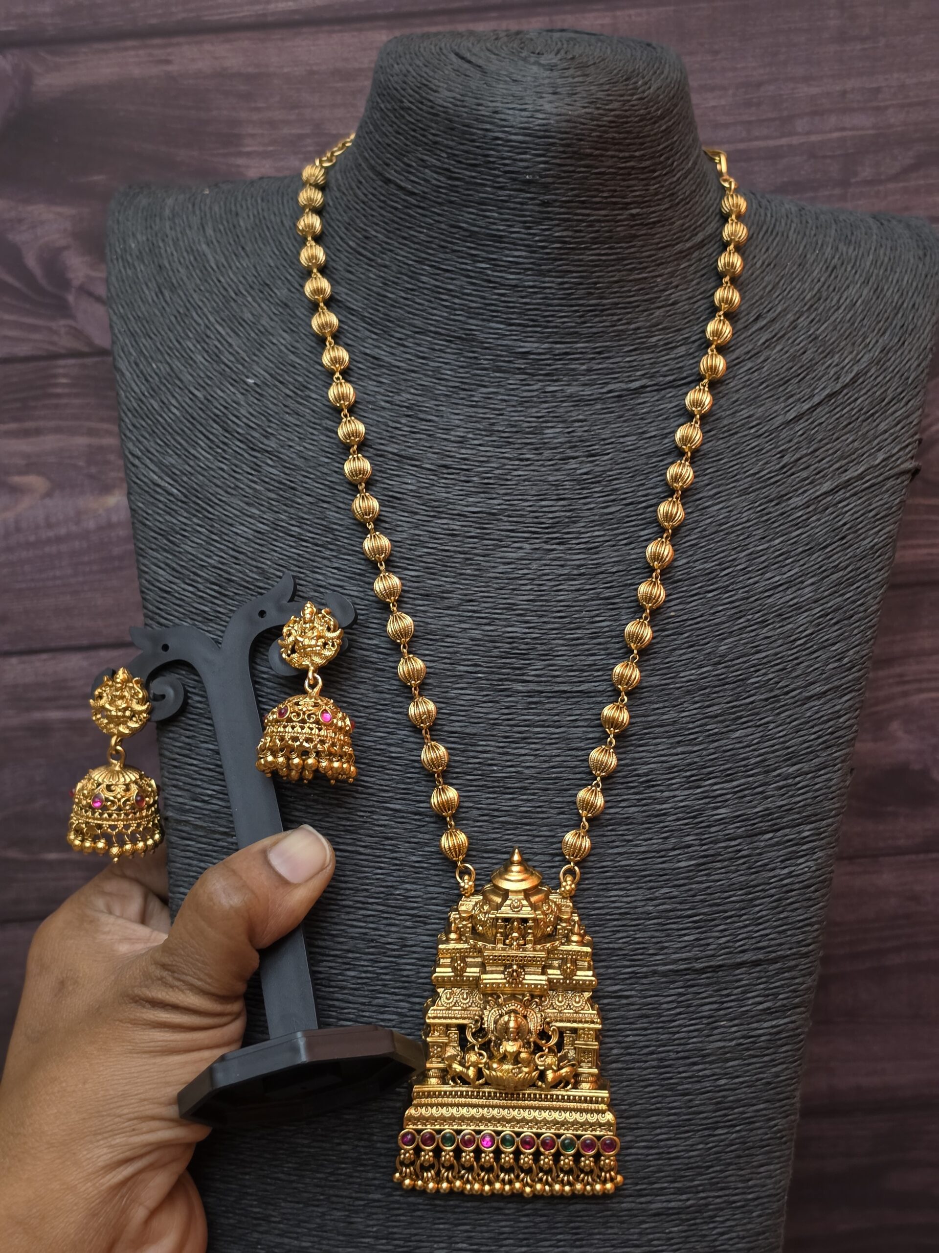 Premium matt mandapam haram with earings