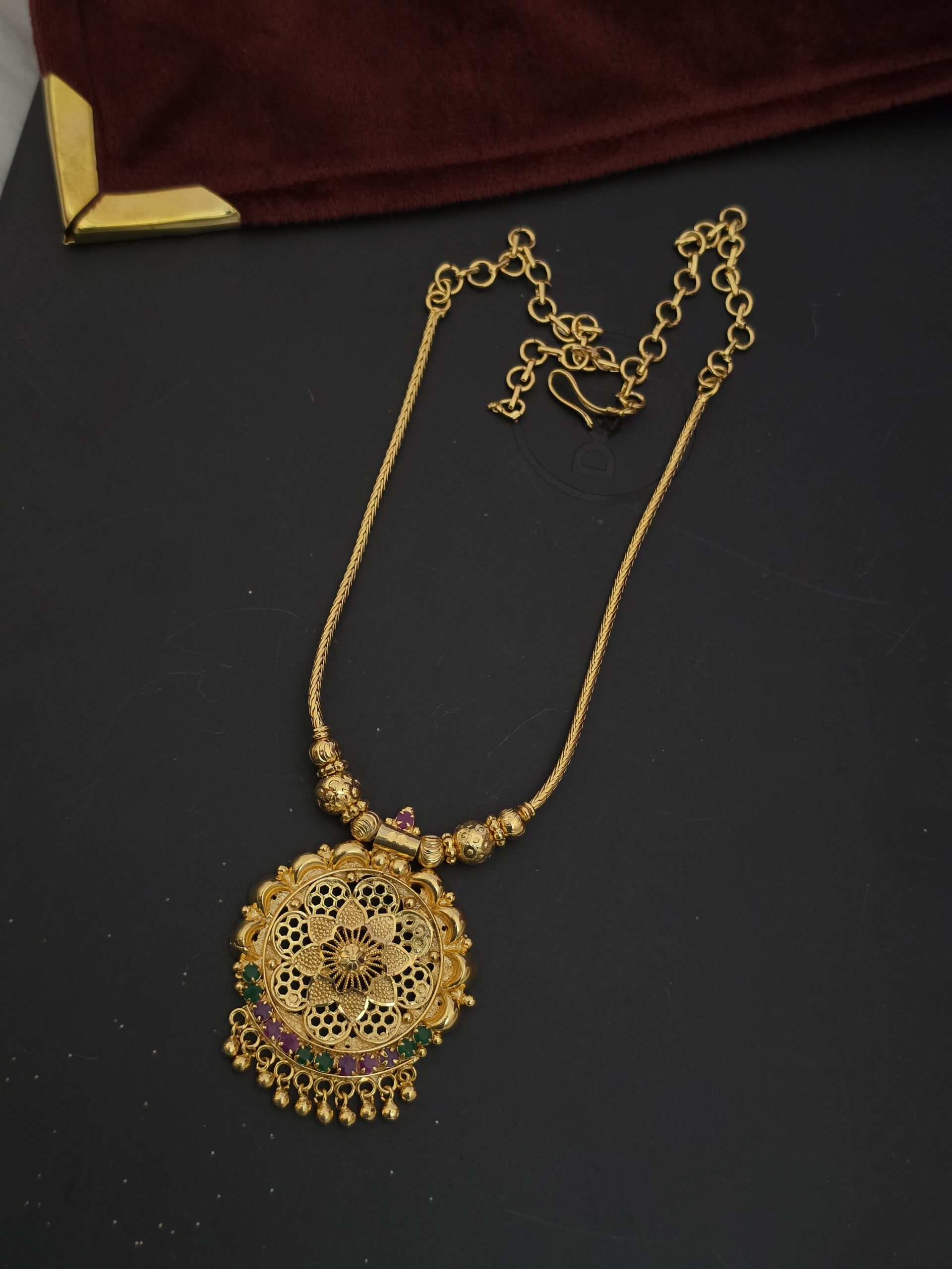 Premium faoming ad stone necklace