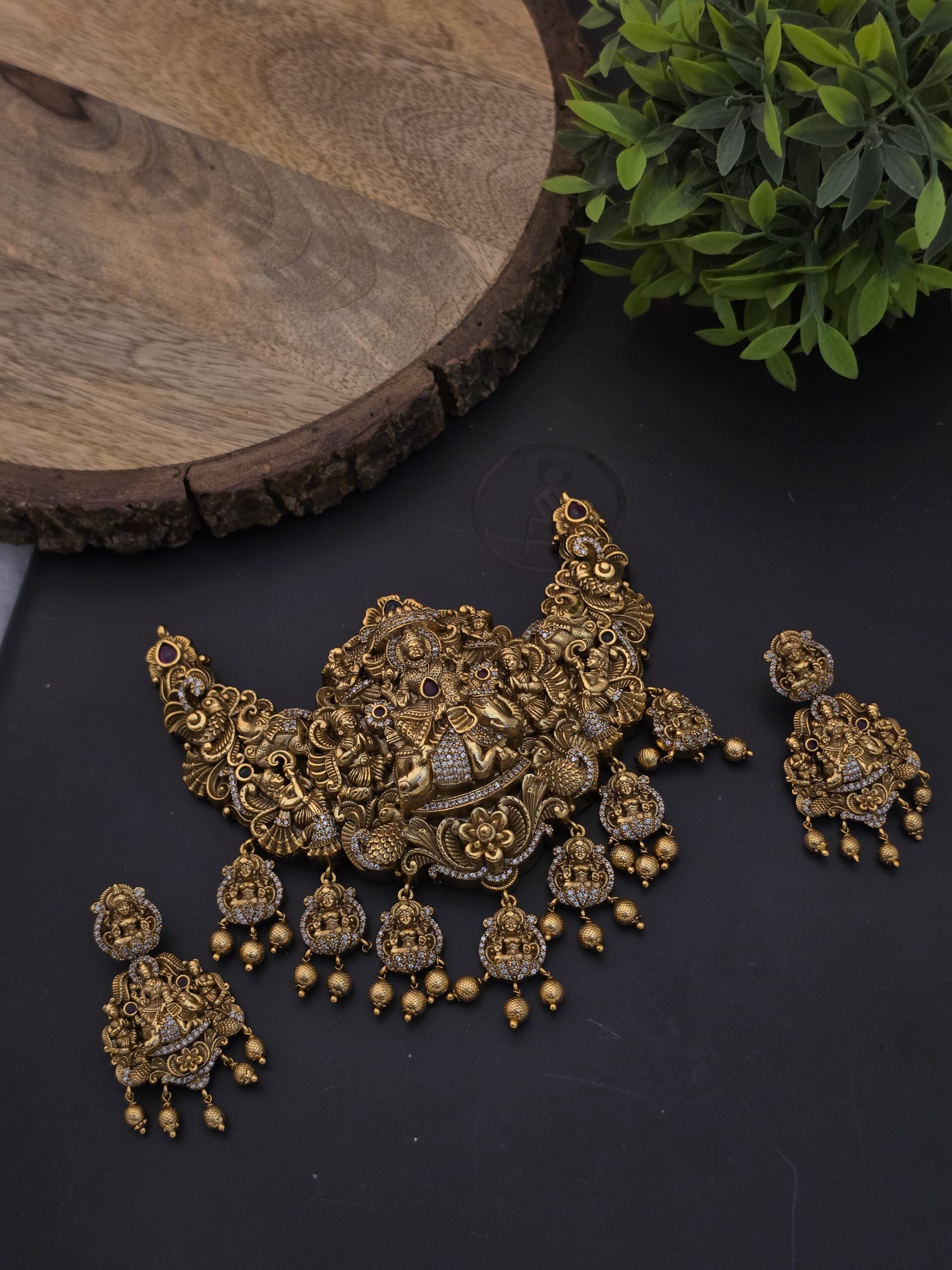 Premium matt nakashi locket with earings