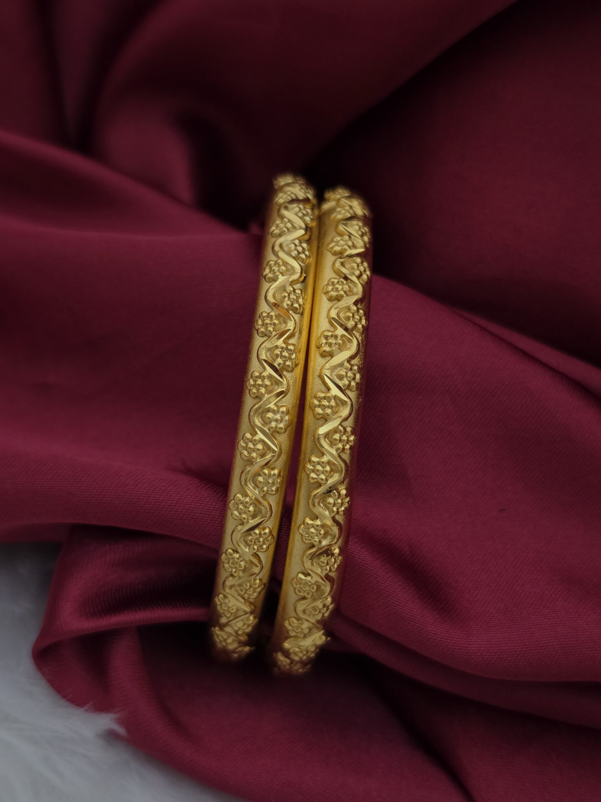 Premium foaming trending big look bangle