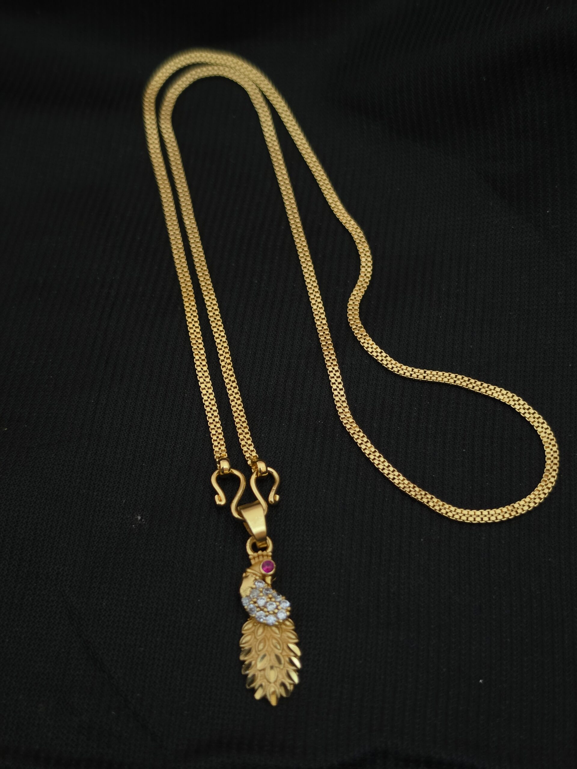 Premium foaming ad stone peacock dollar chain 18 inch
