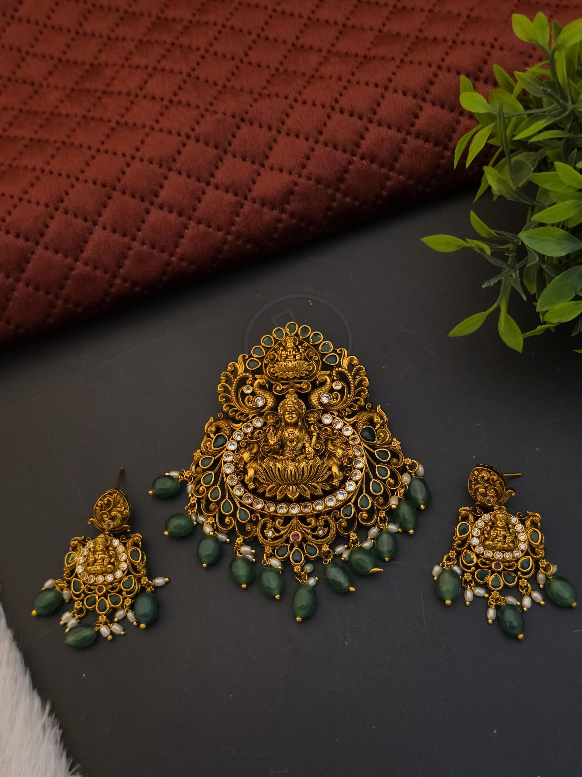 Premium Matt lakshmi locket with earing green drops