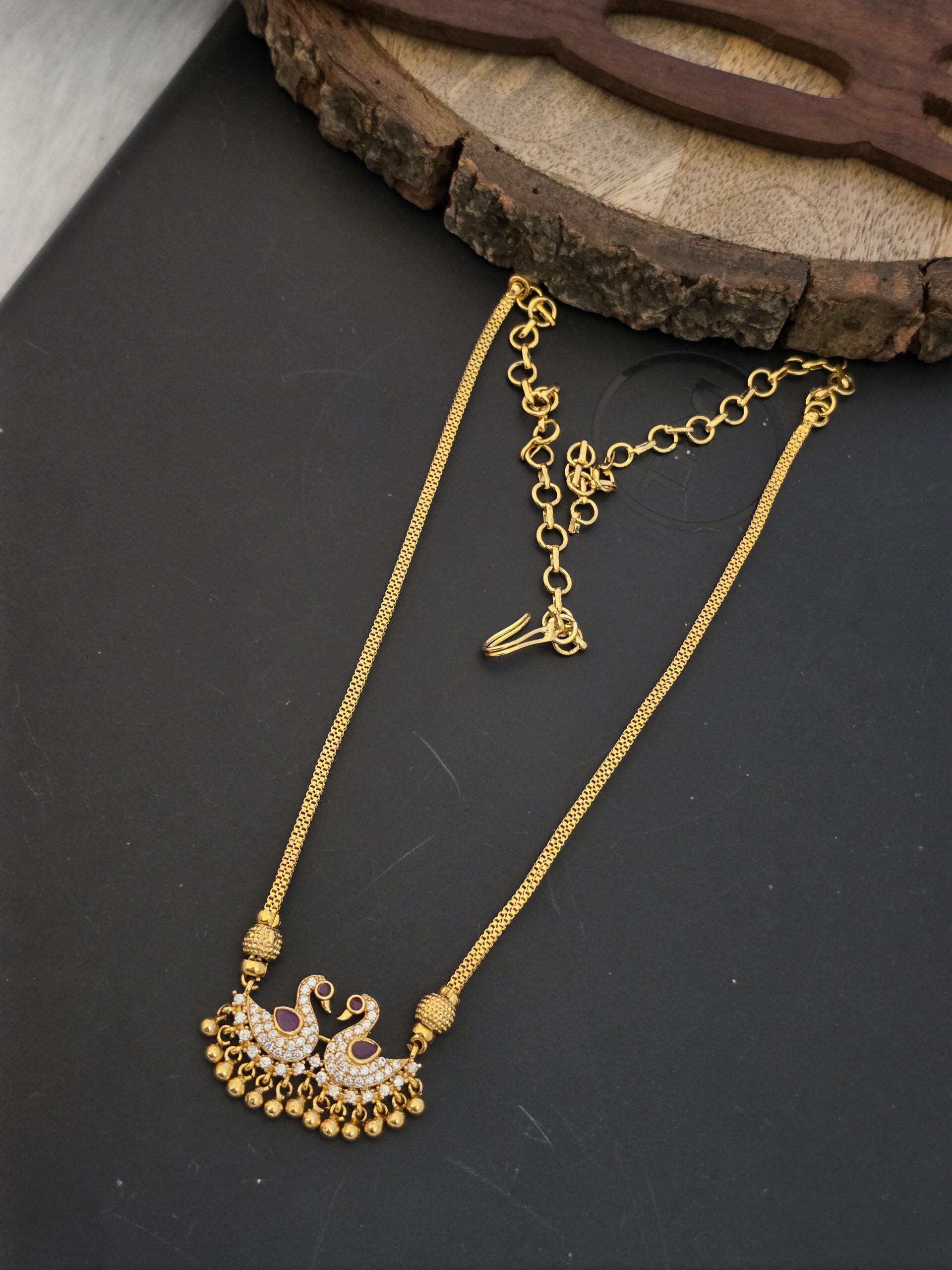 Premium foaming ad stone peacock necklace