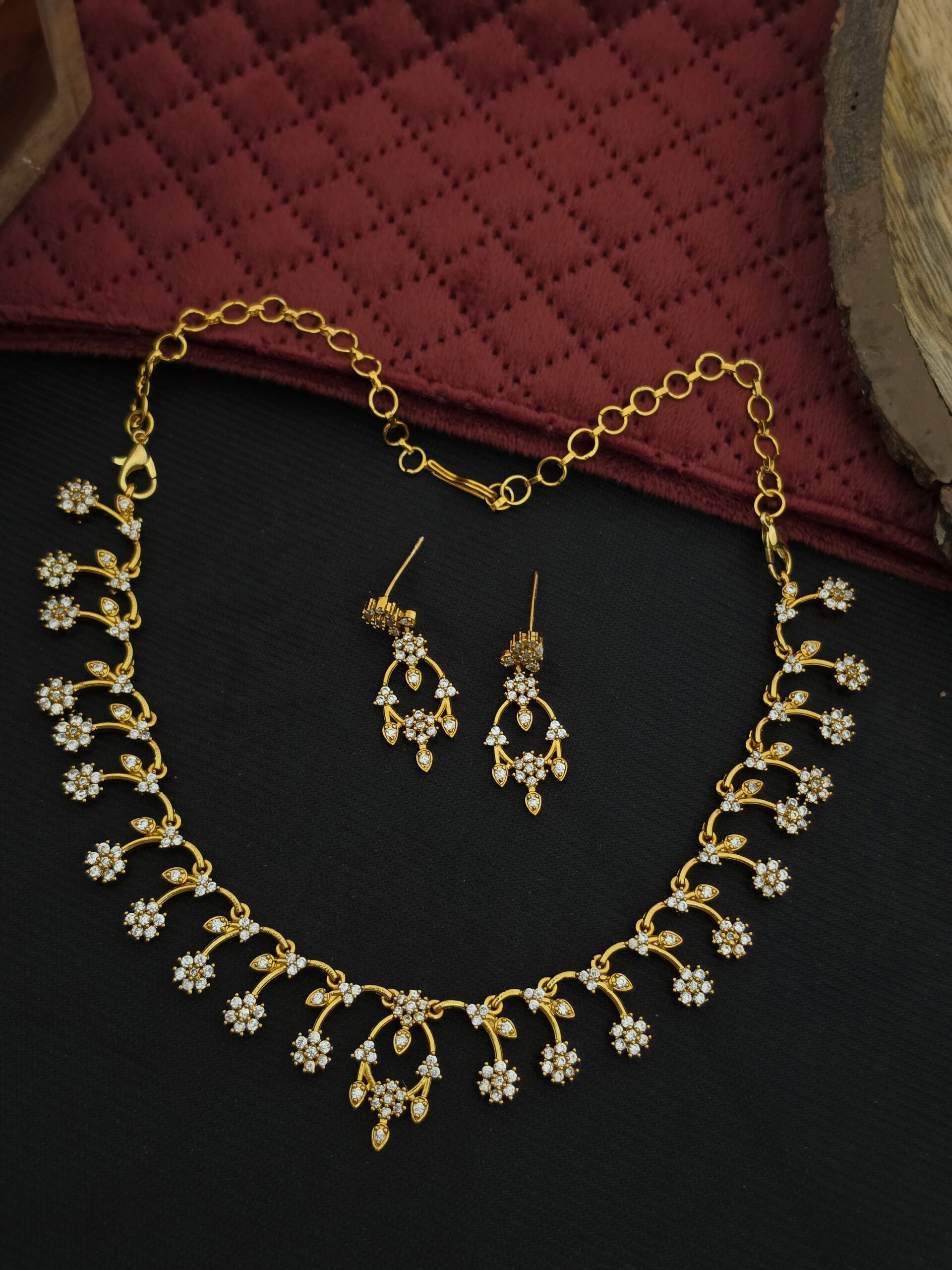 premium Diamond Look Like Antique Necklace