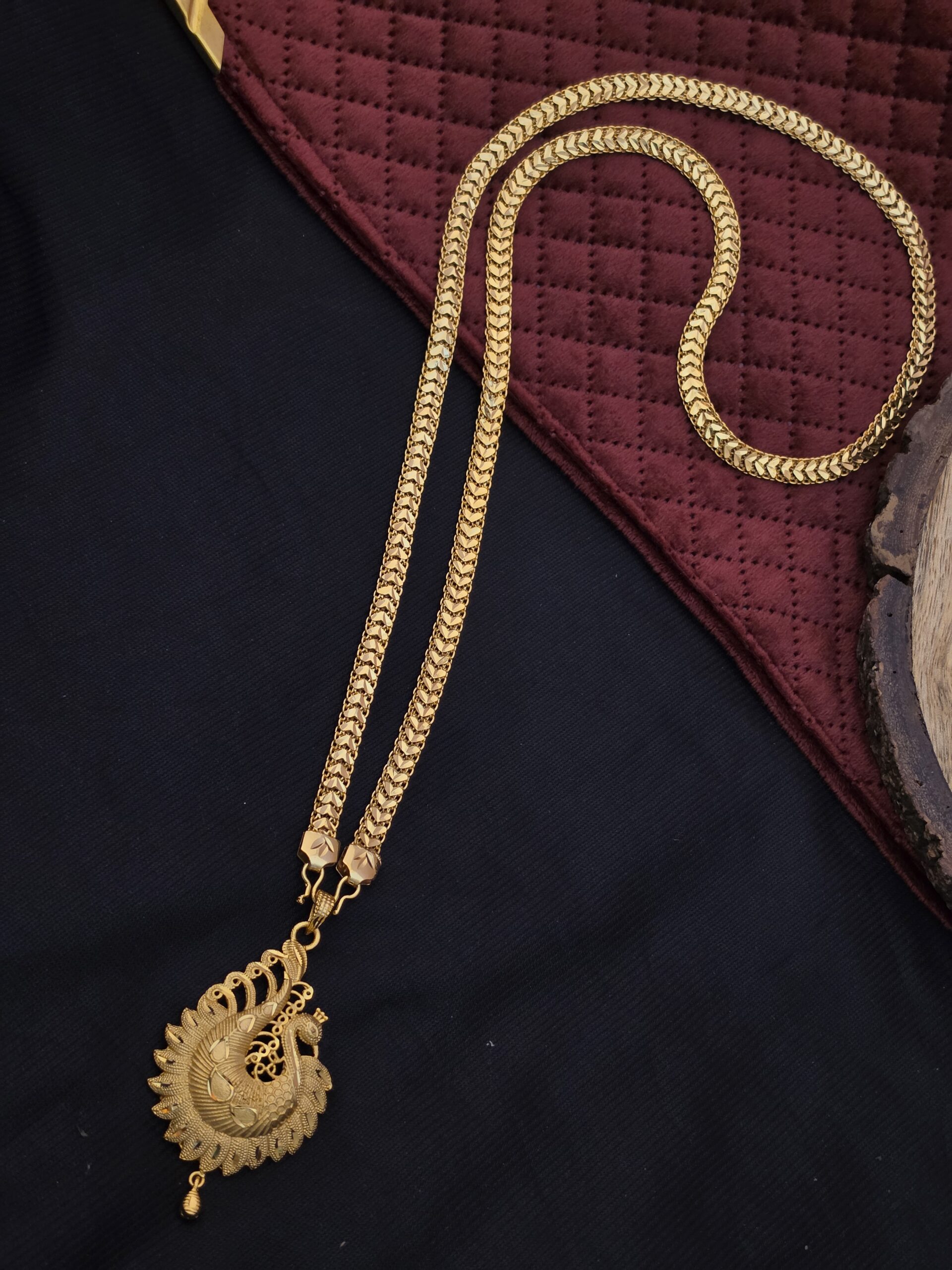 Premium Foaming Peacock Dollar Chain 32 Inch