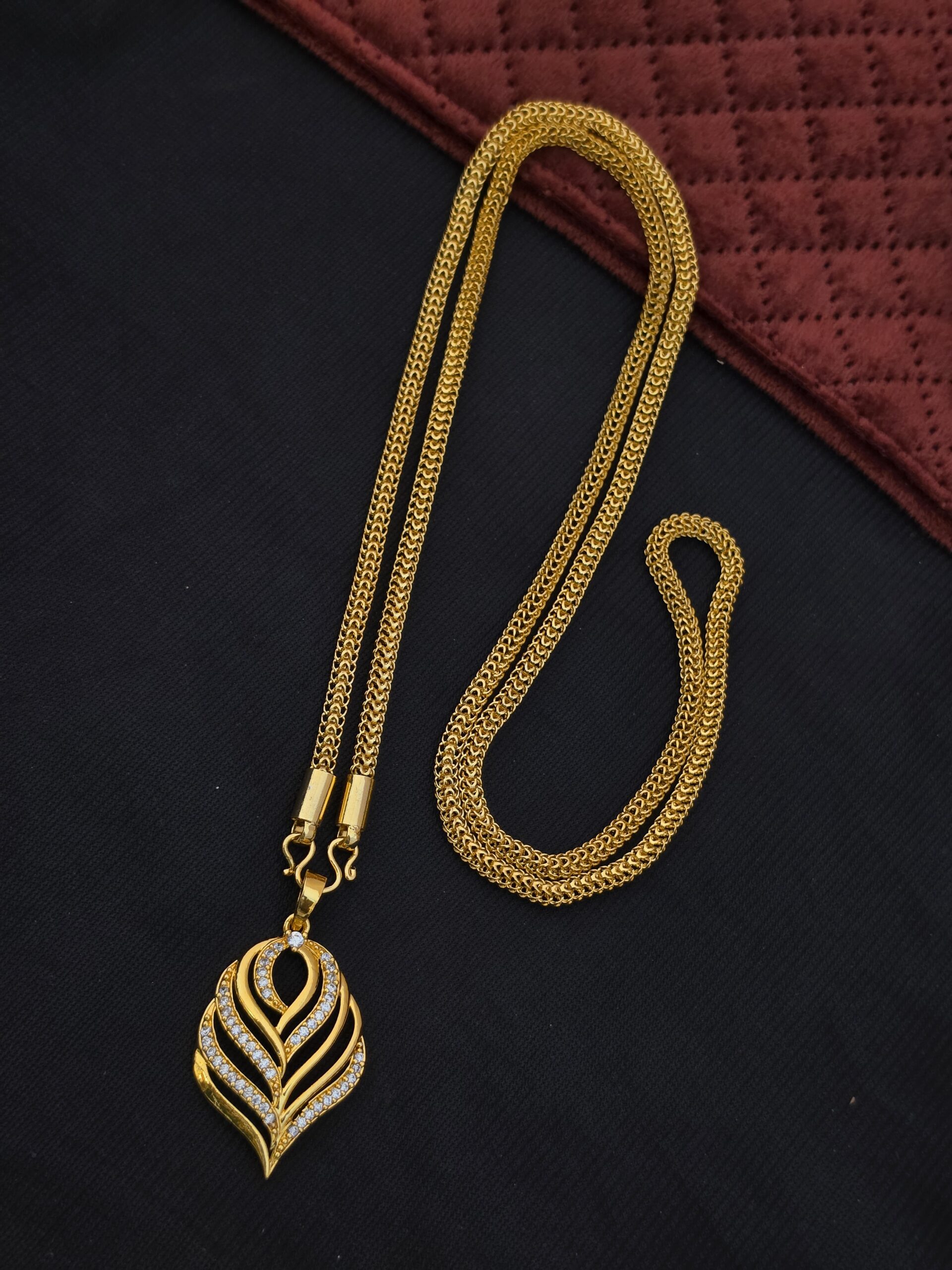 Premium Foaming Royal Look Dollar Chain 32 Inch