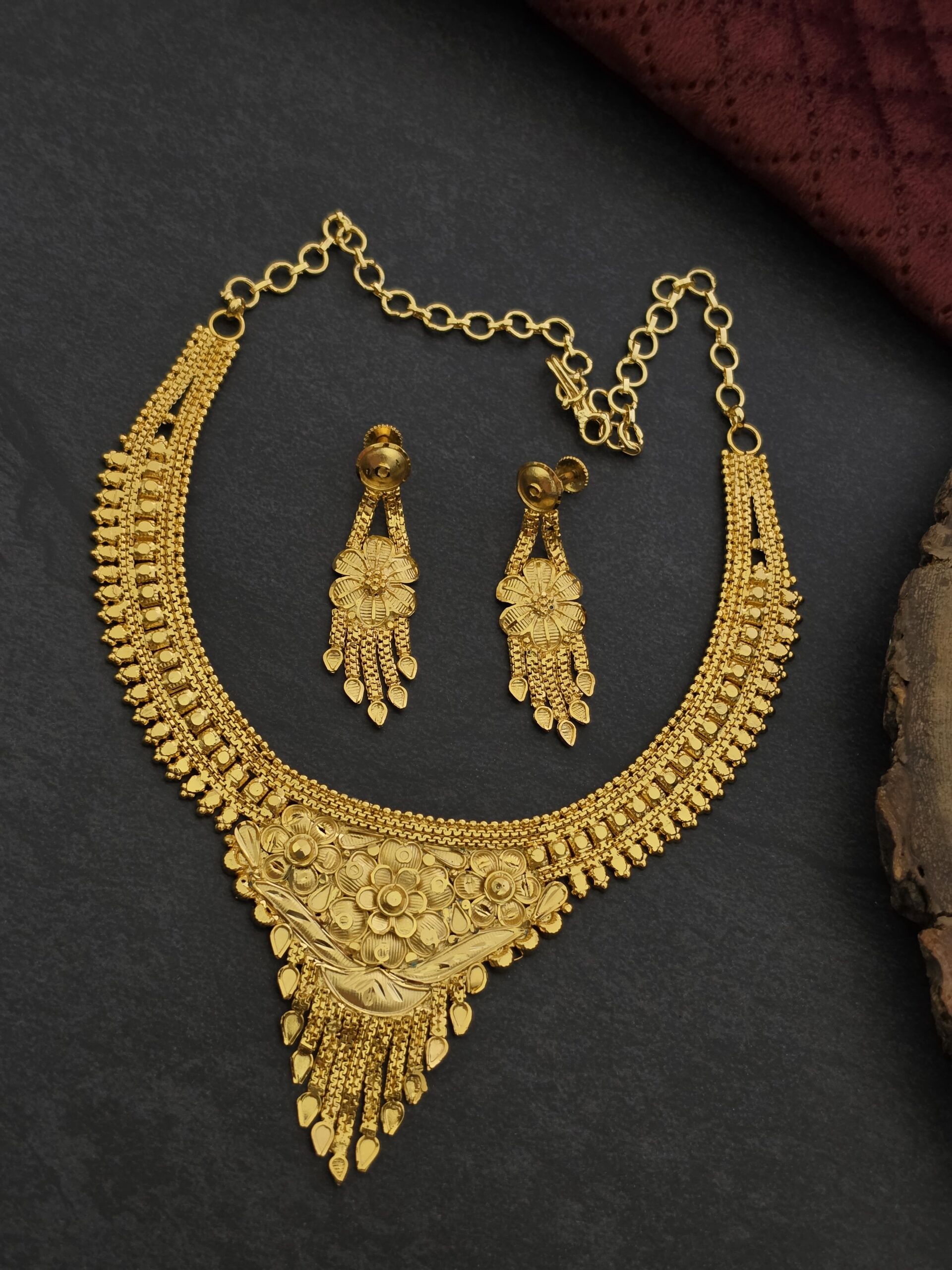 Premium foaming Necklace with Earrings