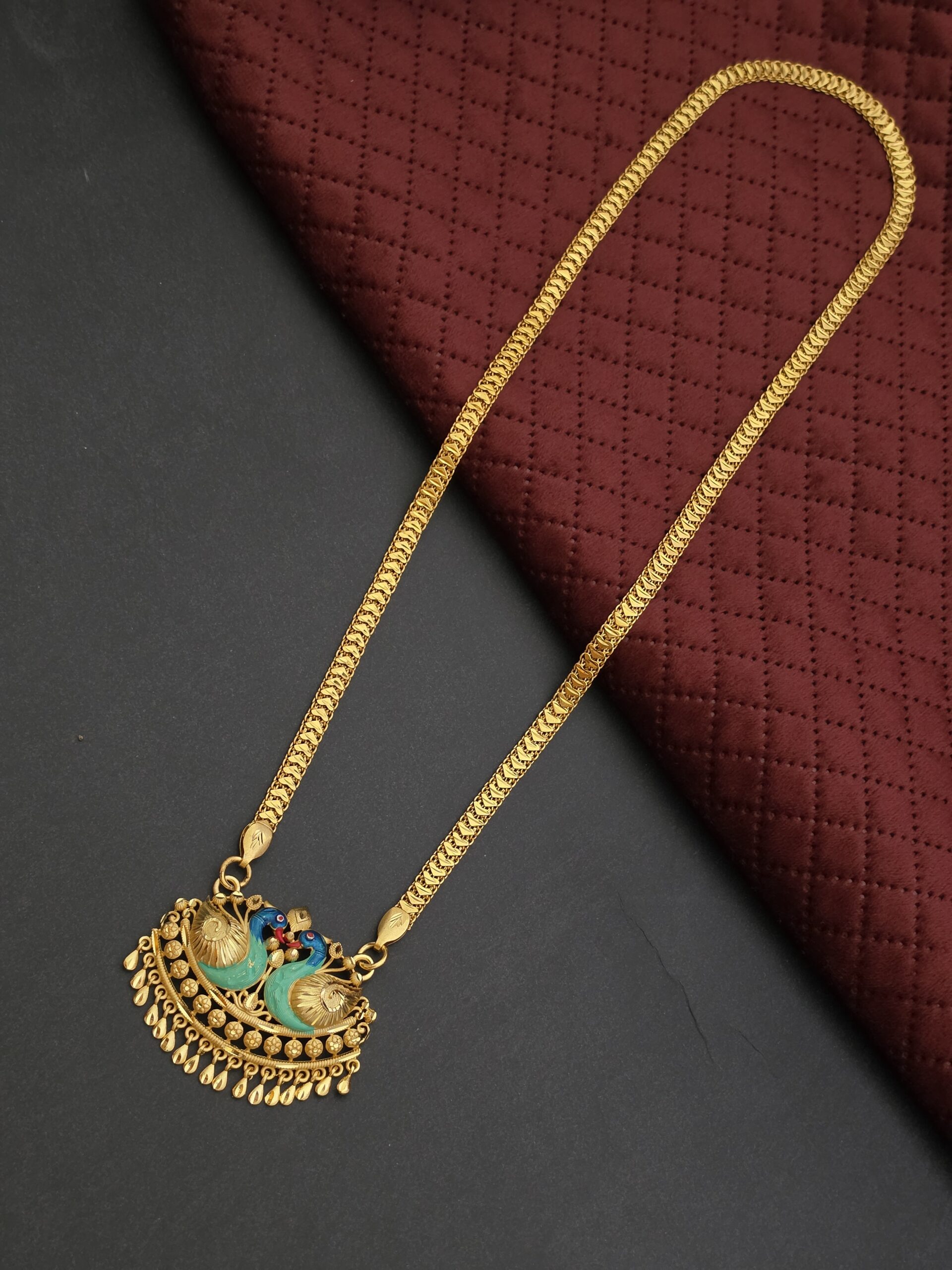 Premium Foaming Peacock Dollar Chain 28 Inch