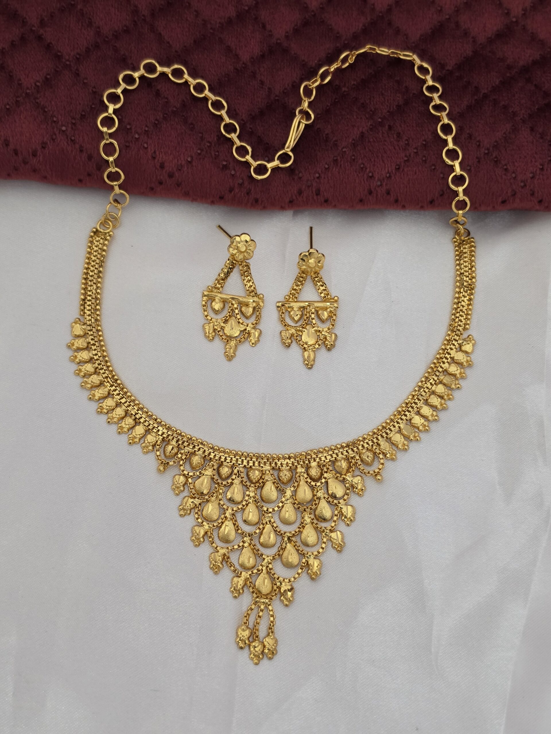 Premium Foaming Elite Necklace With Stud