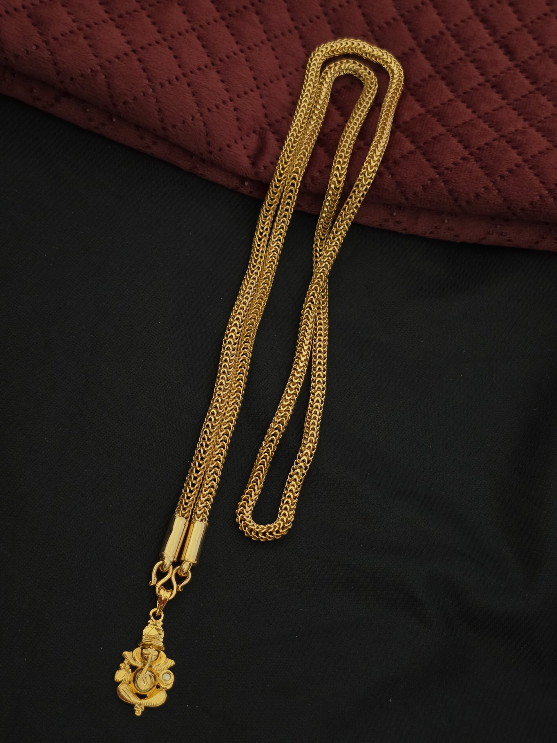 Premium Foaming Vinayagar 32 Inch Dollar Chain