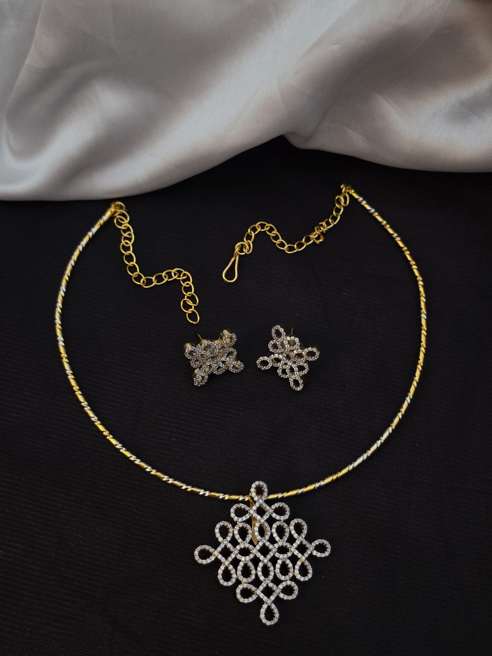 Premium quality kolam pendant hali necklace with stud
